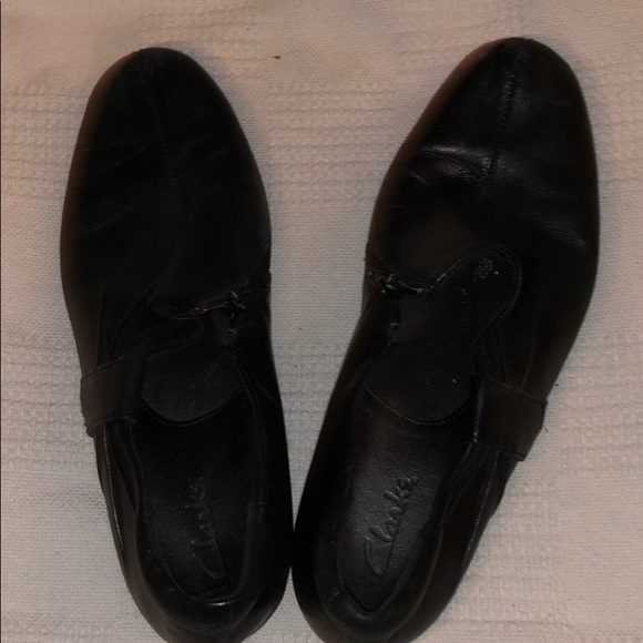 Cute Black Leather Booties By Clark Sz 7.5 - Picture 2 of 6